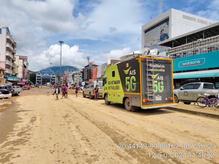 AIS helps flood victims in Chiang Rai and the North.