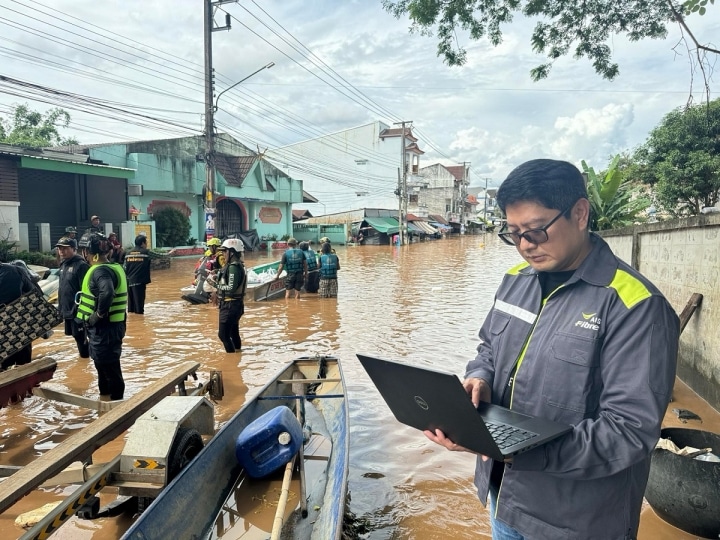 AIS helps flood victims in Chiang Rai and the North.