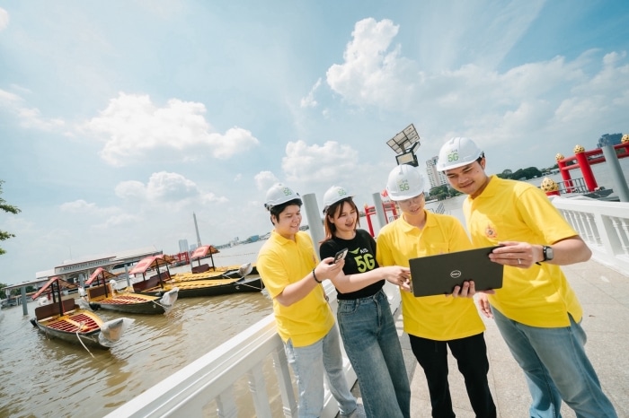 AIS confirms network readiness at all points for viewing the Royal Barge Procession Along the Chao Phraya River